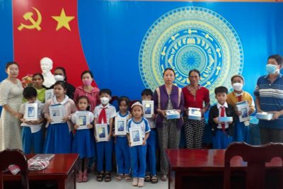 BÀN GIAO MÁY TÍNH BẢNG CHO HỌC SINH