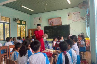 🎉 Trải nghiệm tiết học STEAM qua bài “Vui đón Tết – Maracas tự chế” – Âm nhạc lớp 4 🎵🎹🎻🎷